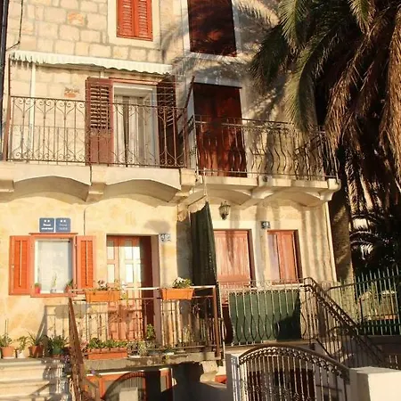 And Lucica Πανσιόν *