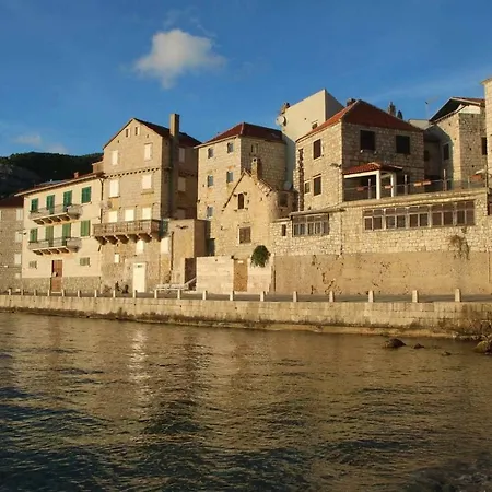 And Lucica Komiža