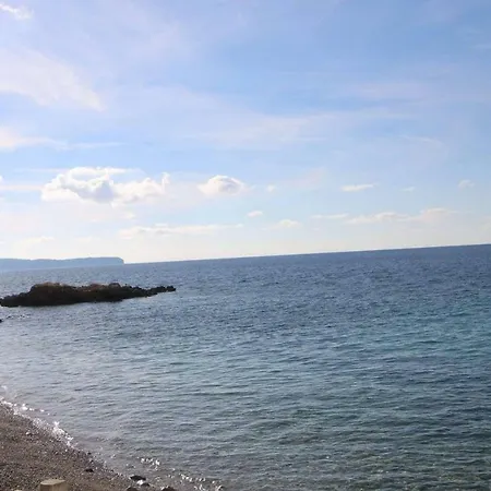 And Lucica בית הארחה