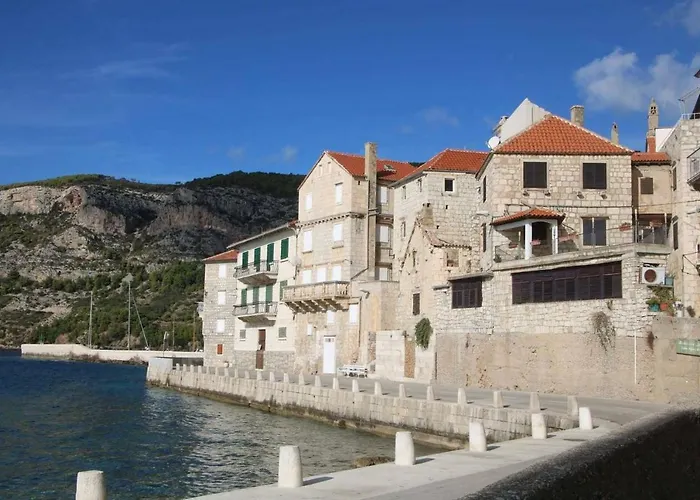 And Lucica Gostinjska kuća Komiza